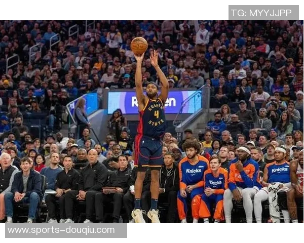 科尔赞穆迪投篮出色防守布克表现优异重回球队核心轮换