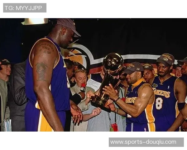 科比大女儿时尚风采闪耀奢侈品牌秀场成为瞩目焦点