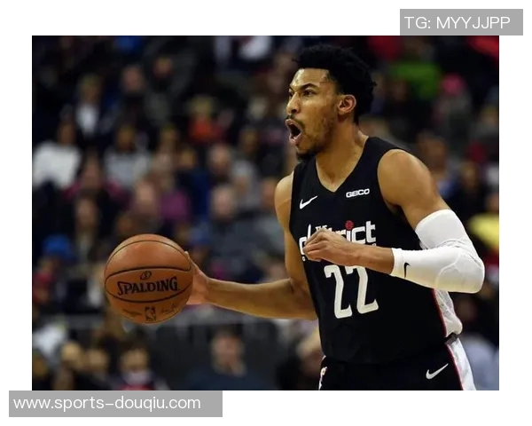 没进全明星只能改度假！小波特海边度假赤膊出镜好身材肉眼可见